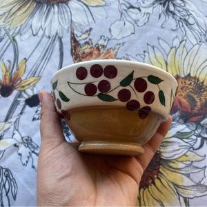 2-Toned Tan/White Ceramic Cherry Dish